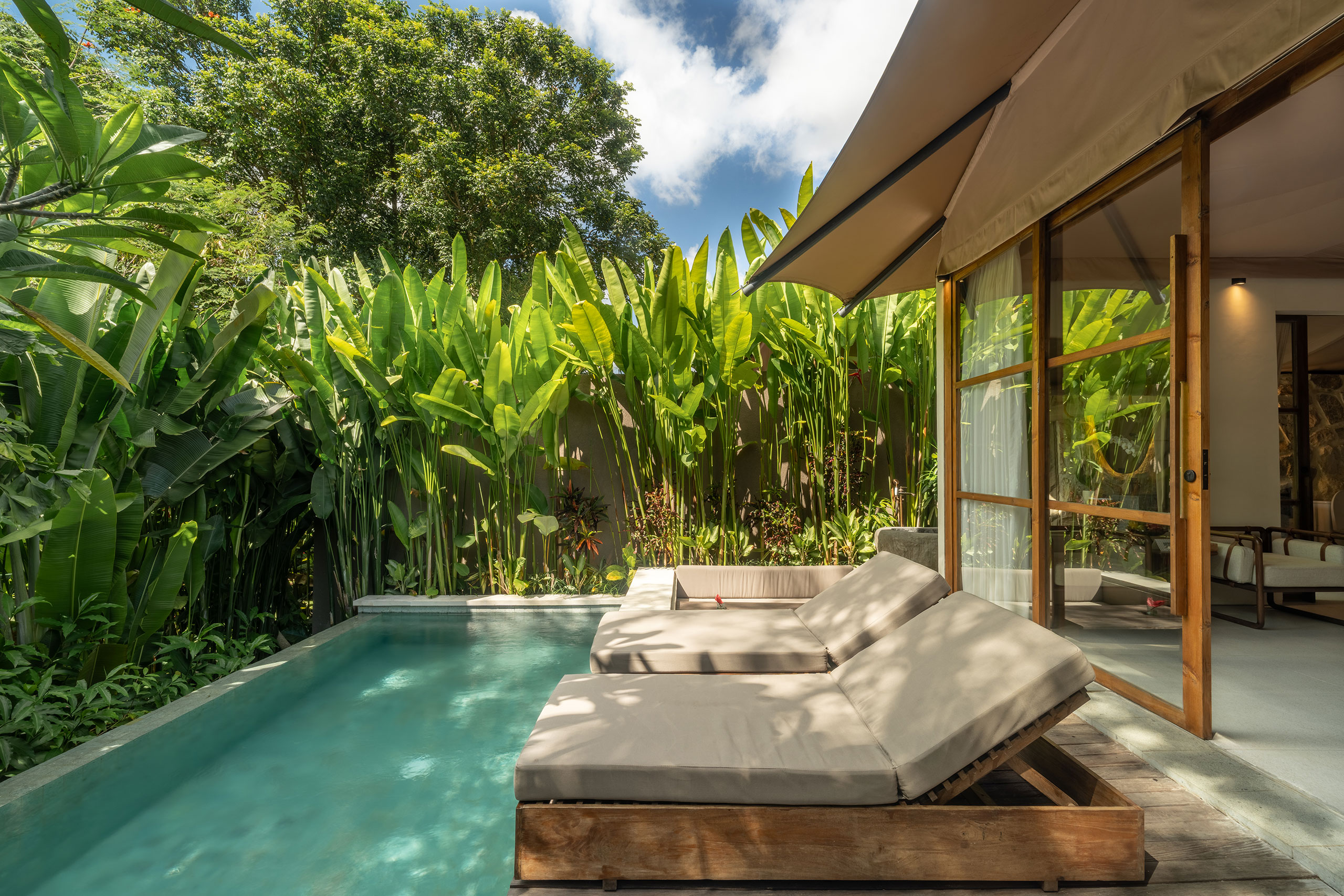 one-bedroom-pool-tent.webp