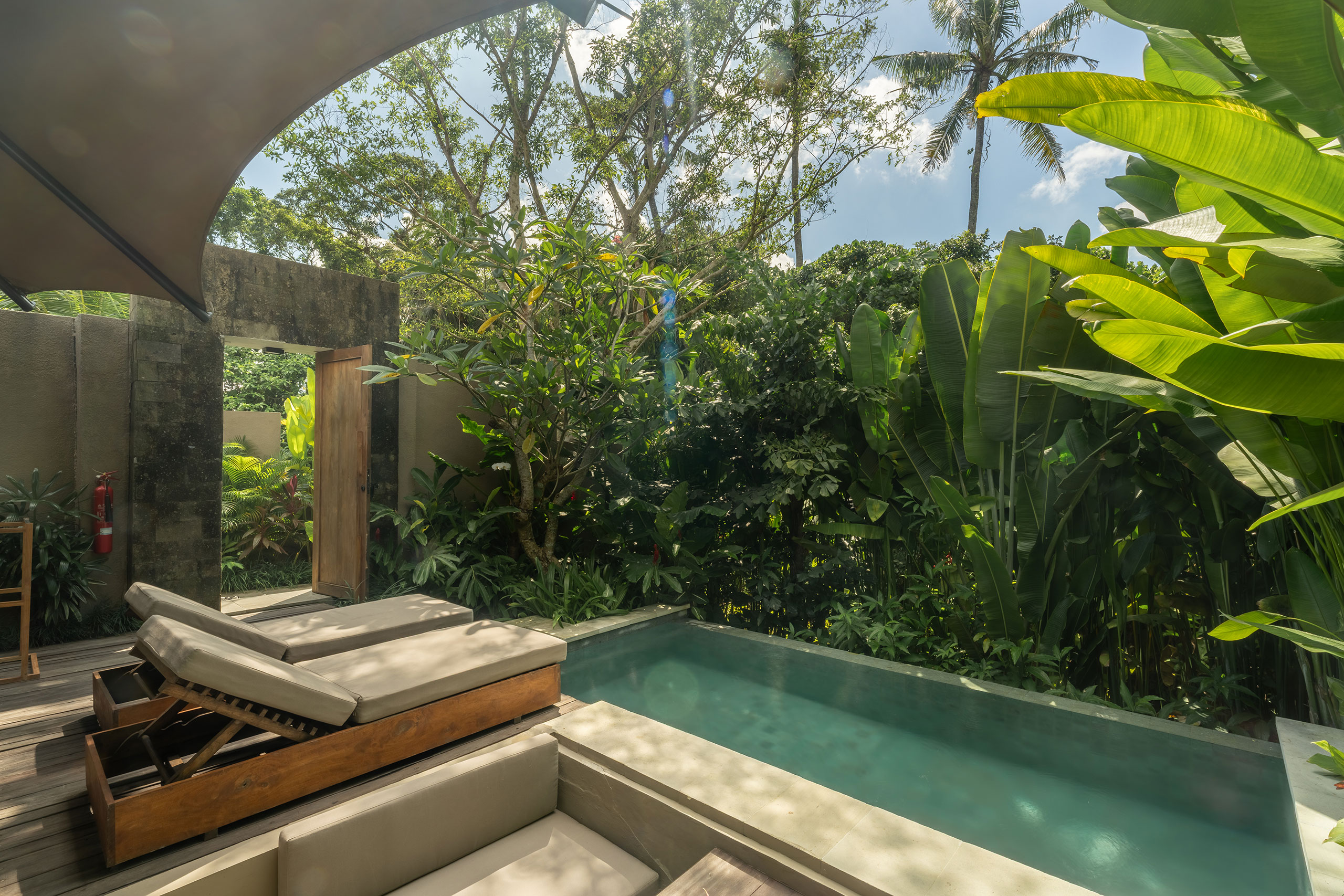one-bedroom-pool-tent1.webp