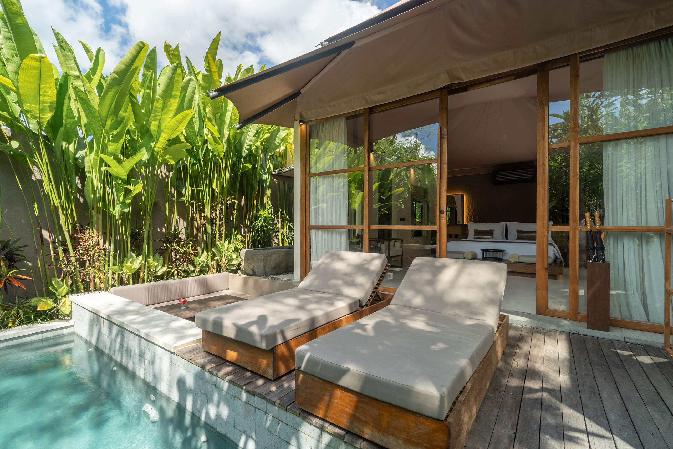 one-bedroom-pool-tent2.webp